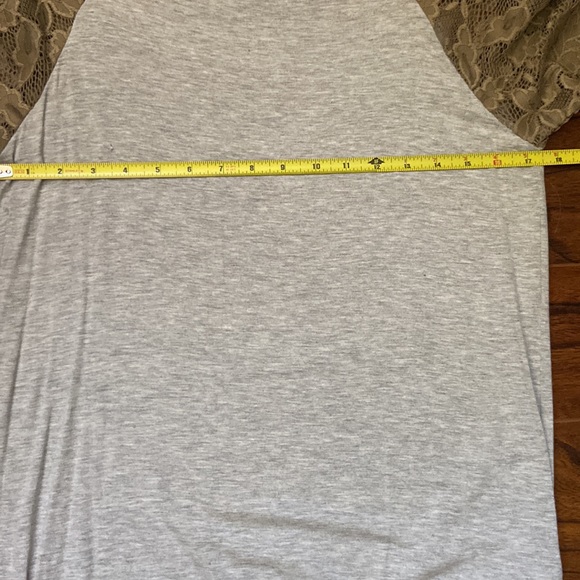 Beautiful lace sleeve top in size S - Picture 5 of 5